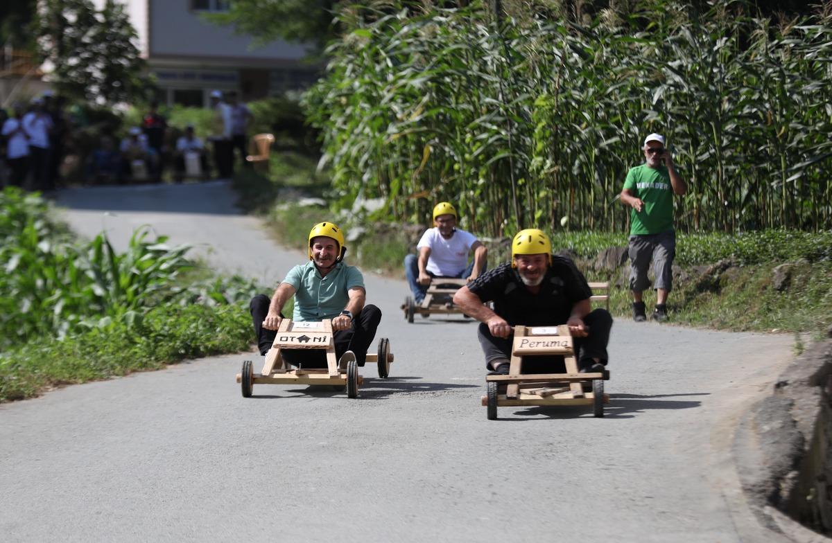 Rize'de tahta arabalar "Laz Ralli"de yarıştı