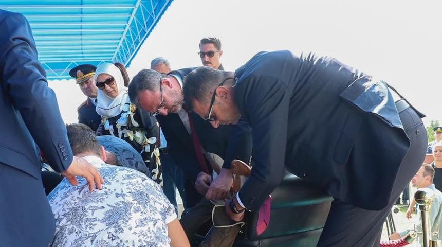 30 Ağustos törenlerinde kahreden olay! Bakan Kasapoğlu ilk müdahaleyi yaptı ama yetmedi: Gazi oğlu hayatını kaybetti