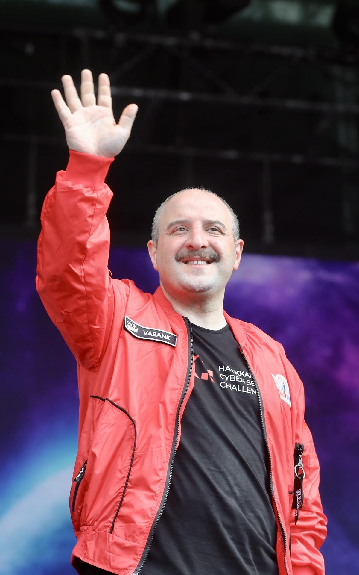 TEKNOFEST Y&ouml;netim Kurulu Başkanı Bayraktar, Samsun'da konuştu: (1)