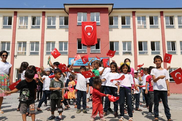 Sakarya'da mevsimlik tarım işçilerinin çocukları için mezuniyet programı düzenlendi G5