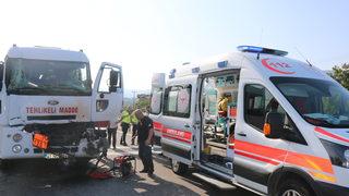 Sakarya'da tırla çarpışan akaryakıt yüklü tankerin sürücüsü yaralandı