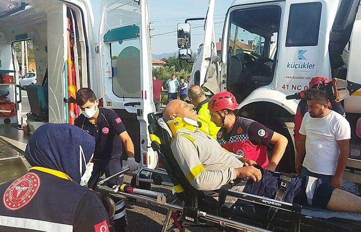 Sakarya'da tırla çarpışan akaryakıt yüklü tankerin sürücüsü yaralandı G2