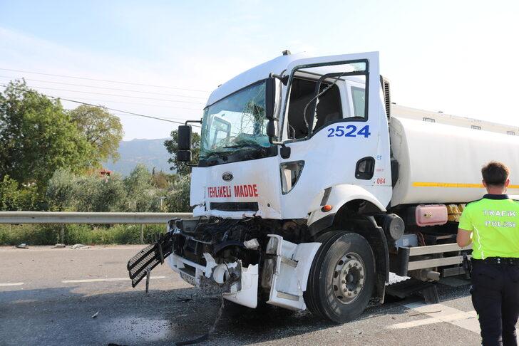 Sakarya'da tırla çarpışan akaryakıt yüklü tankerin sürücüsü yaralandı G3