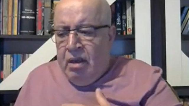 Göğsünü tuttu, Devam edemeyeceğim dedi ve... 'Borsa kralı' lakabıyla tanınan Nasrullah Ayan canlı yayında kalp krizi geçirdi