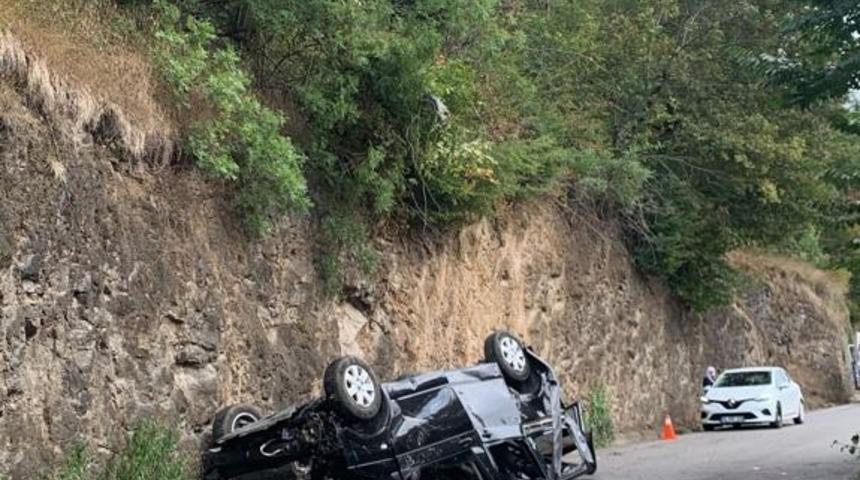 Hafif ticari aracın uçuruma yuvarlandığı kazada 1 kişi öldü, 2 kişi yaralandı