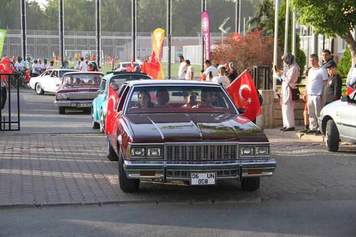 Kayseri'de şehit ve gazi çocukları için klasik araçlarla şehir turu yapıldı G4