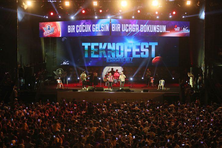 Bakan Varank, TEKNOFEST KARADENİZ'de Resul Dindar konserinde sahneye çıktı G2