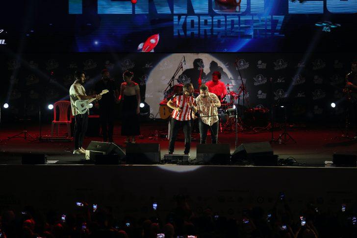 Bakan Varank, TEKNOFEST KARADENİZ'de Resul Dindar konserinde sahneye çıktı G3