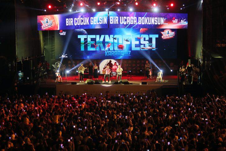 Bakan Varank, TEKNOFEST KARADENİZ'de Resul Dindar konserinde sahneye çıktı G4