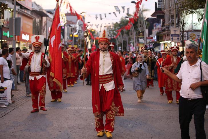 Sakarya'da 30 Ağustos Zafer Bayramı dolayısıyla fener alayı düzenlendi G2