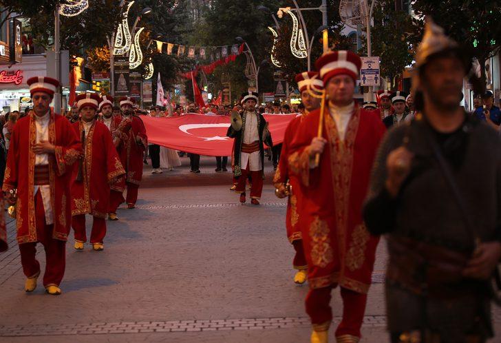 Sakarya'da 30 Ağustos Zafer Bayramı dolayısıyla fener alayı düzenlendi G4