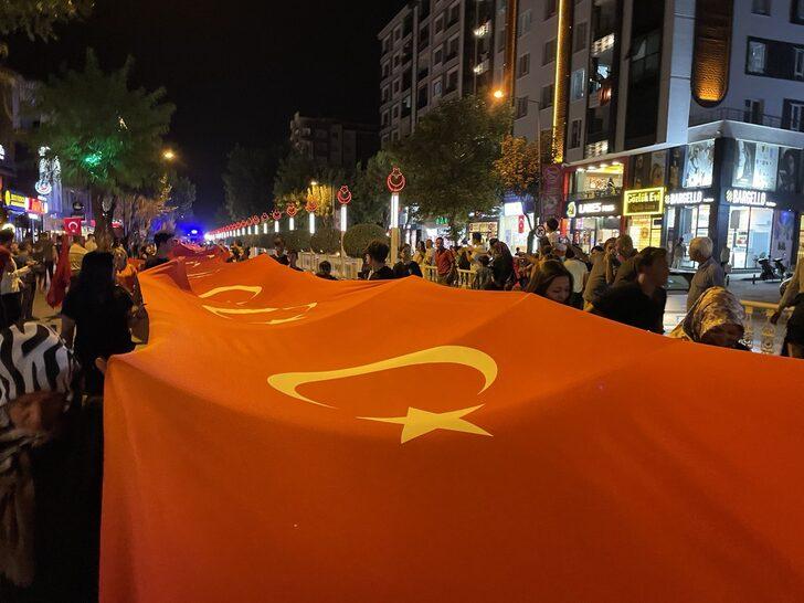Niğde'de 30 Ağustos Zafer Bayramı'nda fener alayı düzenlendi G3