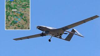 Bayraktar TB2 İHA'dan dikkat çeken uçuş! Ay yıldızı göklere böyle resmetti