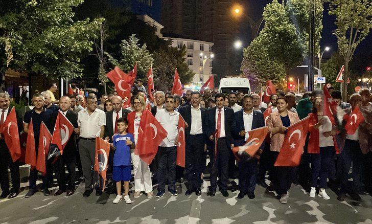 Kırşehir'de 30 Ağustos Zafer Bayramı'nda fener alayı düzenlendi G1