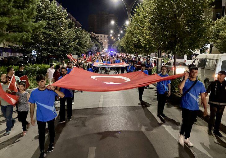 Kırşehir'de 30 Ağustos Zafer Bayramı'nda fener alayı düzenlendi G2