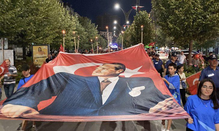 Kırşehir'de 30 Ağustos Zafer Bayramı'nda fener alayı düzenlendi G4