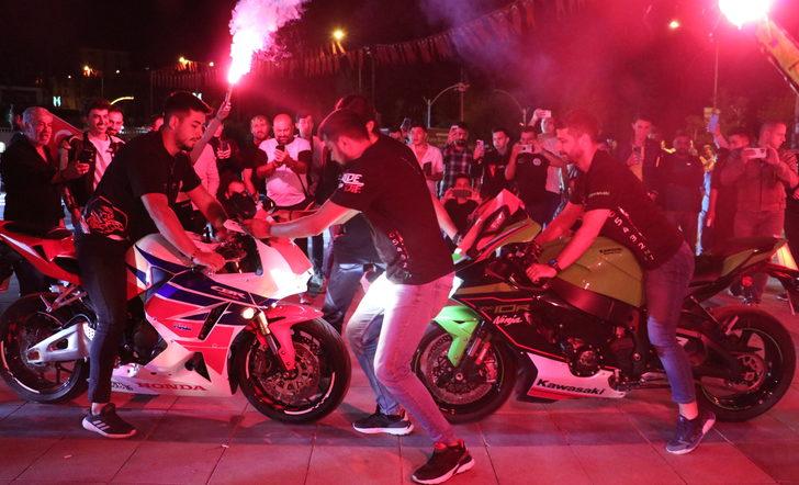 Erzurum'da 30 Ağustos Zafer Bayramı'nda fener alayı düzenlendi G3