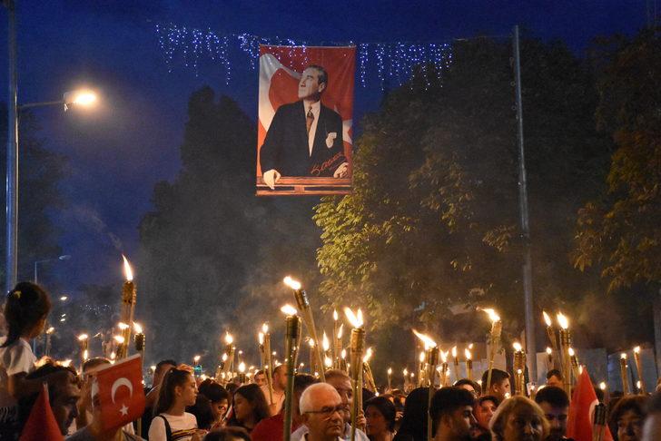 Bilecik'te fener alayı düzenlendi G1