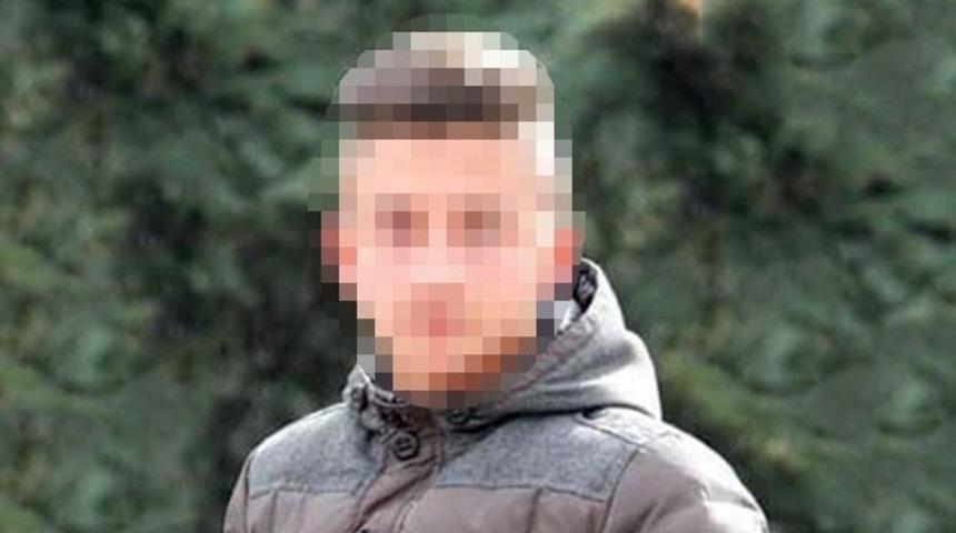 Ortaokul &ouml;ğrencisi, lise &ouml;ğrencisini av t&uuml;feğiyle &ouml;ld&uuml;rd&uuml;