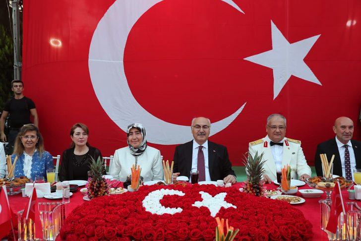 İzmir Valiliğinden 30 Ağustos Zafer Bayramı resepsiyonu G2