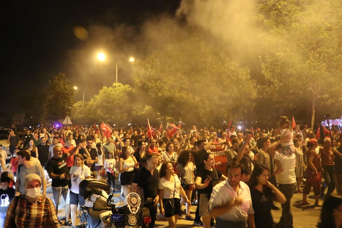 Denizli'de 30 Ağustos Zafer Bayramı dolayısıyla fener alayı d&uuml;zenlendi