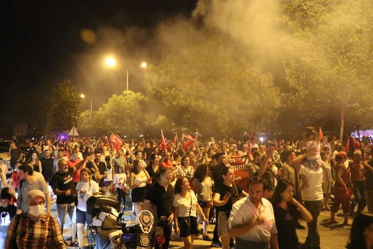Denizli'de 30 Ağustos Zafer Bayramı dolayısıyla fener alayı düzenlendi G1