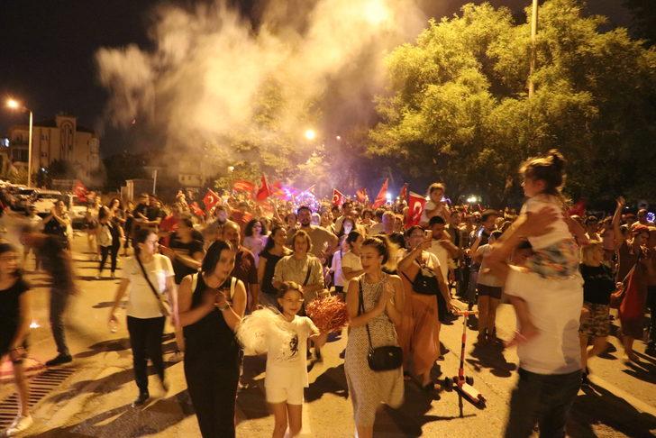 Denizli'de 30 Ağustos Zafer Bayramı dolayısıyla fener alayı düzenlendi G2