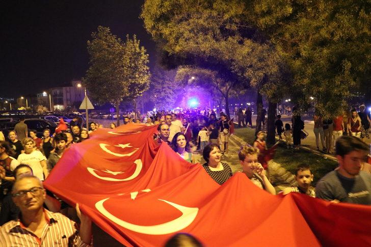 Denizli'de 30 Ağustos Zafer Bayramı dolayısıyla fener alayı düzenlendi G4