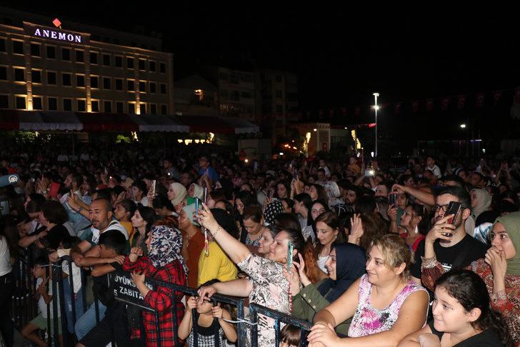 Volkan Konak, Manisa'da konser verdi G5