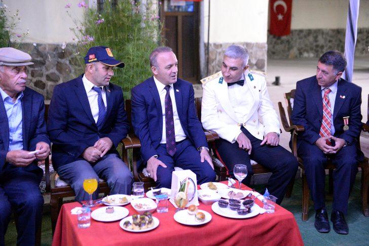 Ardahan Valisi Öner, 30 Ağustos Zafer Bayramı'nı şehit yakınları ve gazilerle kutladı G2