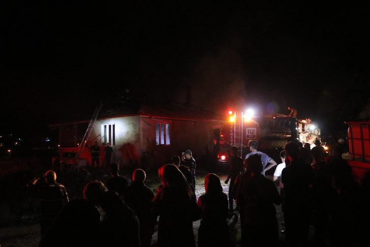 Çankırı'da çıkan yangında bir ev ve ahırda maddi hasar oluştu G3