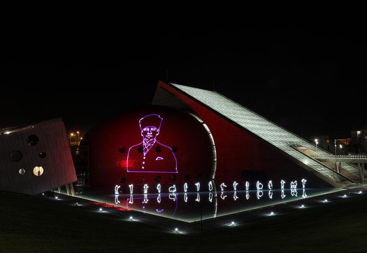 Ankara'da CSO binasına 30 Ağustos görselleri yansıtıldı G3