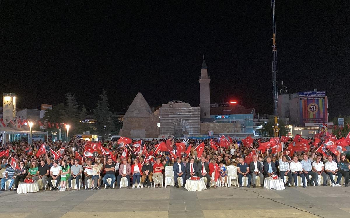 Kırşehir'de B&uuml;y&uuml;k Zafer'in 100. yıl d&ouml;n&uuml;m&uuml; konserle kutlandı