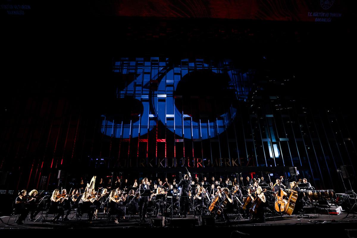 30 Ağustos'un 100. yıl d&ouml;n&uuml;m&uuml; İstanbul'da konserle kutlandı