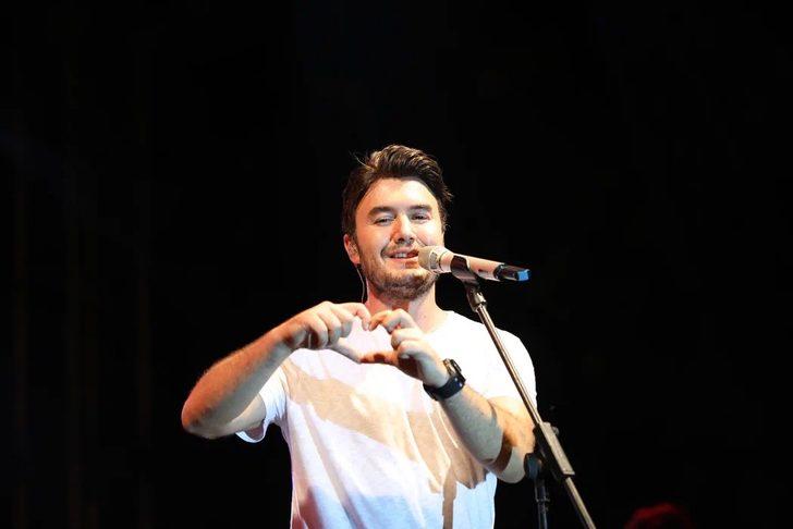 Mustafa Ceceli, Manisa'da konser verdi G2