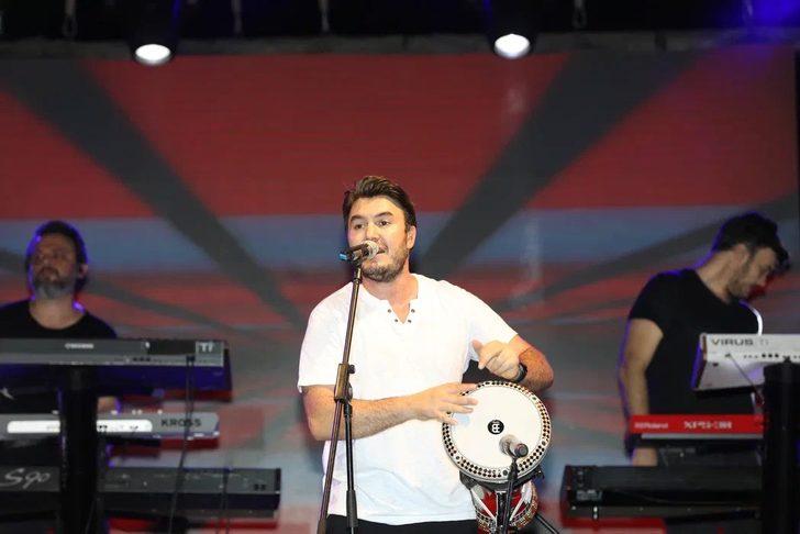 Mustafa Ceceli, Manisa'da konser verdi G3