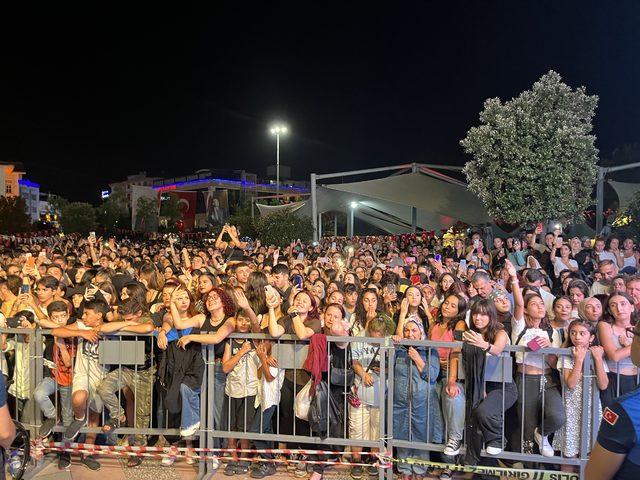 Yalova'da Rock grubu Zakkum konser verdi