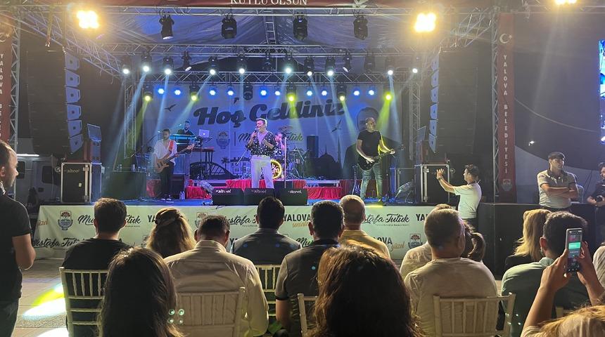 Yalova'da Rock grubu Zakkum konser verdi