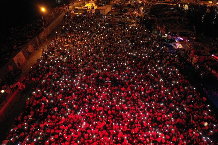 Zara 30 Ağustos Zafer Bayramı’nda Kaş’ta konser verdi G5