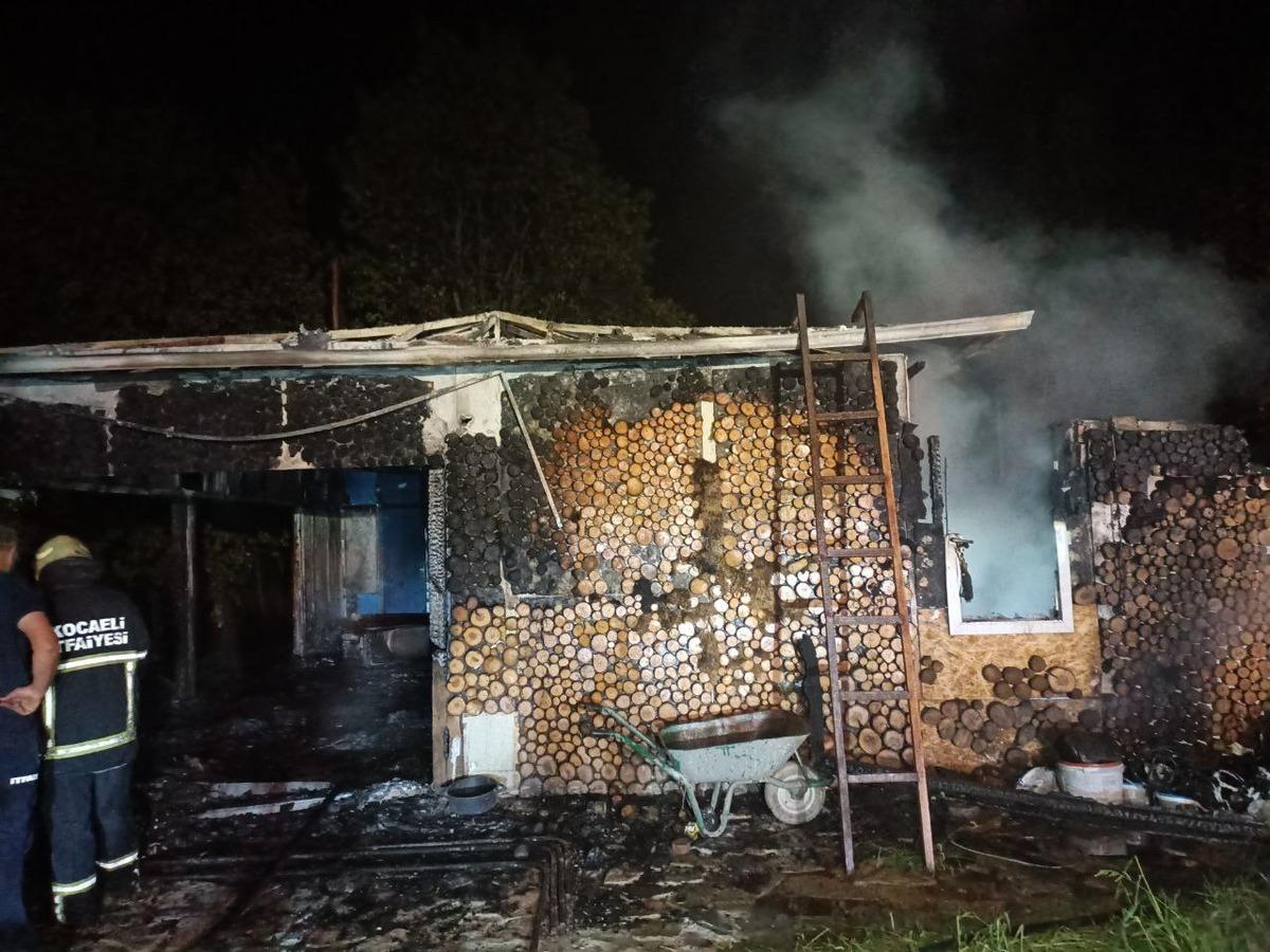 Kocaeli'de prefabrik evde &ccedil;ıkan yangın s&ouml;nd&uuml;r&uuml;ld&uuml;