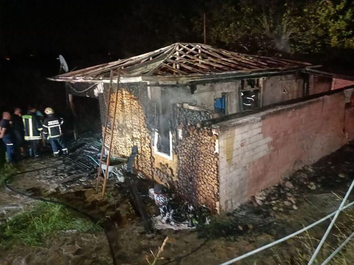 Kocaeli'de prefabrik evde çıkan yangın söndürüldü G3