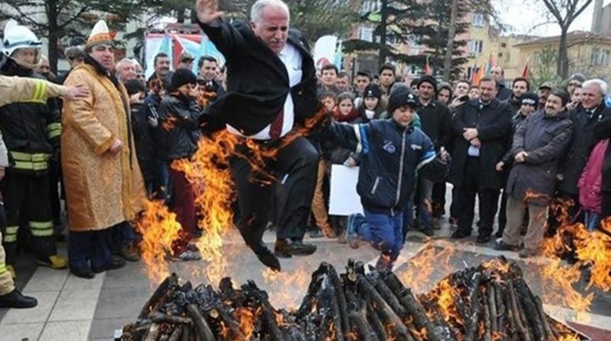 Eskişehir Valisi Nevruz'da yanmaktan son anda kurtuldu