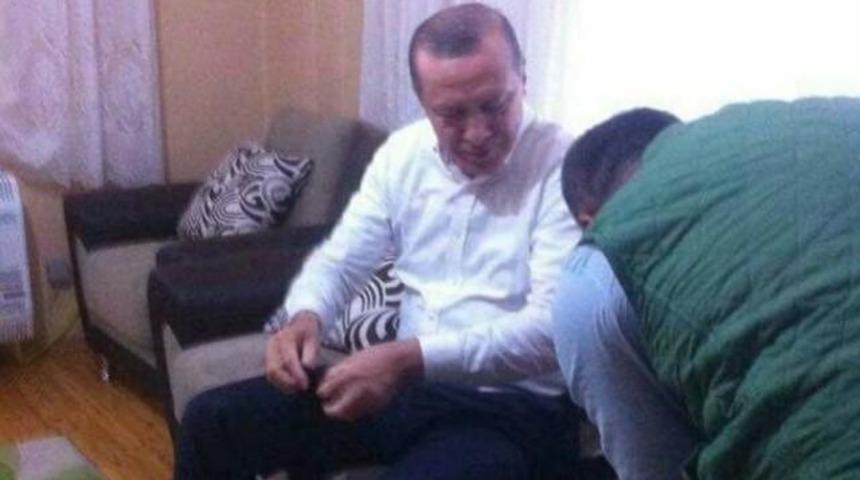 Şehit Evinde Abdest Alan Erdoğan'ın Bu G&ouml;r&uuml;nt&uuml;leri Sosyal Medyayı Salladı!