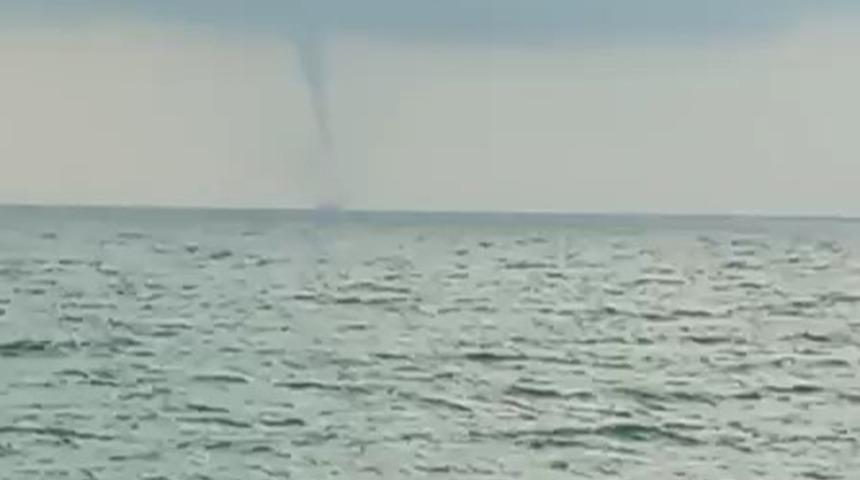Meteoroloji ve AFAD uyarmıştı! İstanbul'da hortum çıktı
