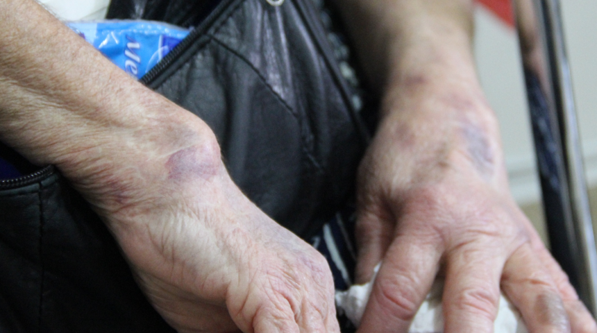 Gitmediği doktor, hastane kalmadı! Ağrı içinde kıvranan yaşlı kadın: Oğlum, 'sana bakamam' diyor 