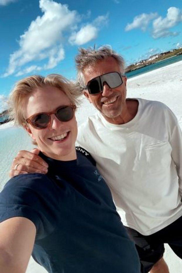 Aralarında 37 yıllık yaş farkı bulunan çift ilişkilerini yıllarca sakladı! Amcası olarak tanıttı ama gerçek bambaşka çıktı G2