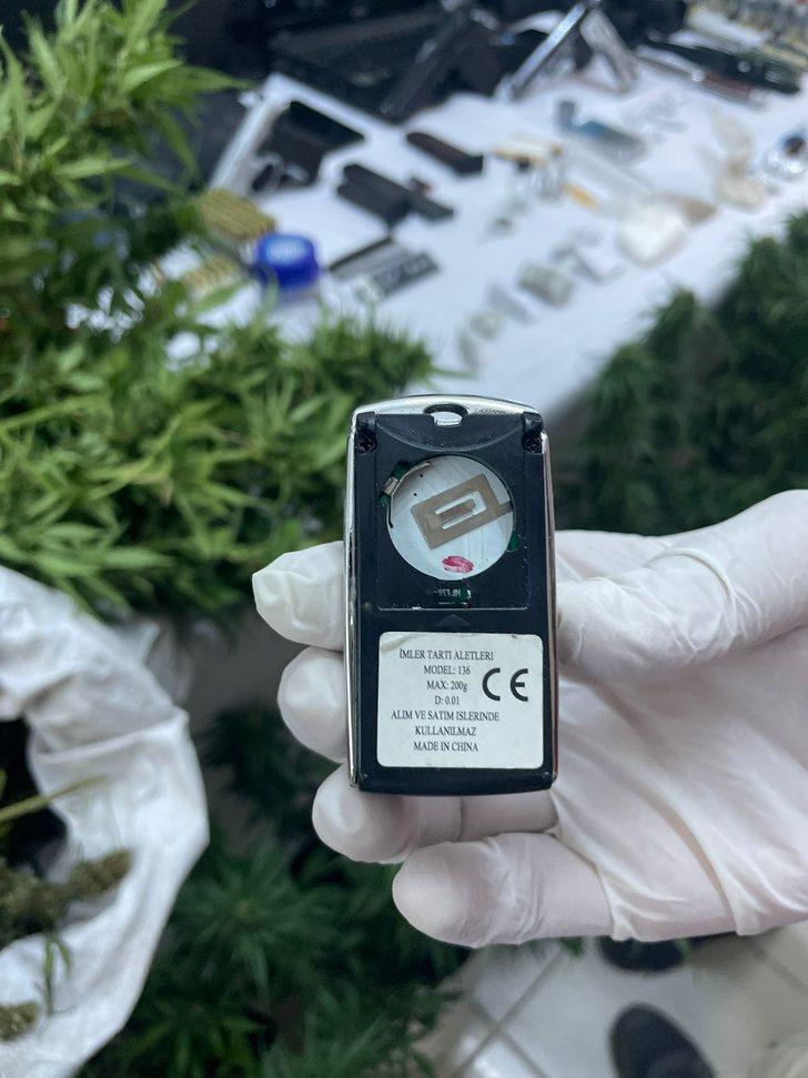 Sakarya'da bir evde 8 kilo 965 gram uyuşturucu ele geçirildi G2