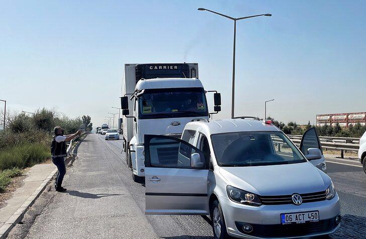 Mersin'de karkas et taşıyan kamyonda 77 kilo 200 gram esrar ele geçirildi G2