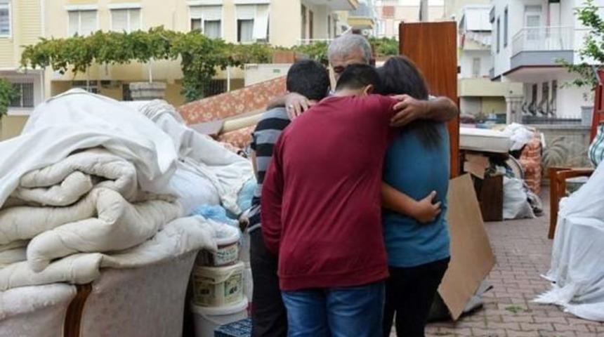 6 &Ccedil;ocuğu İle Sokakta Kalan 63 Yaşındaki Şeker Hastası Adam Sokakta Ateş Yakarak ısınıyor!