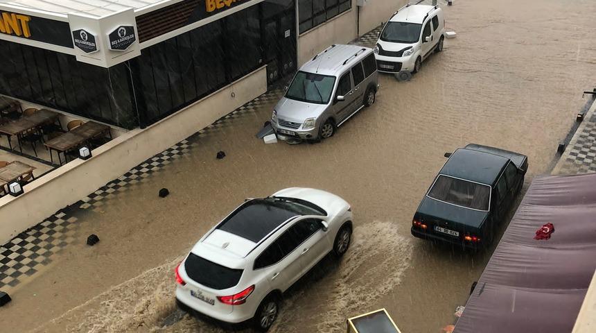 Tekirdağ’da sağanak hayatı olumsuz etkiliyor